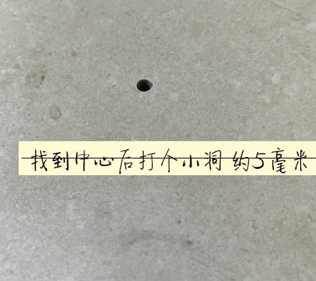 岳塘瓷砖空鼓维修公司专业解答在瓷砖铺贴过程中，如果砂料搅拌不均匀，将会带来以下问题